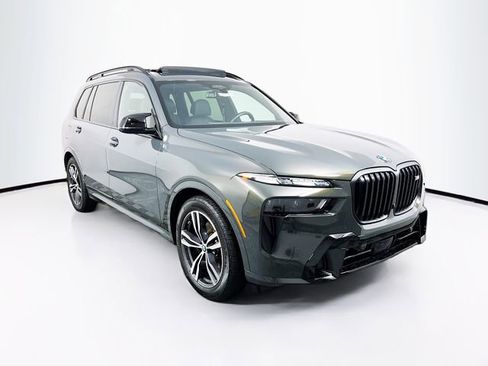 Used 2025 BMW X7 M60i image 1