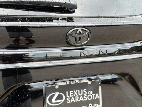 Used 2026 Toyota Sienna XSE FWD image 11