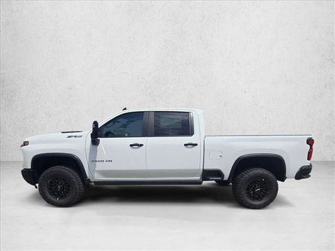 New 2026 Chevrolet Silverado 2500 ZR2 AWD/4WD image 5