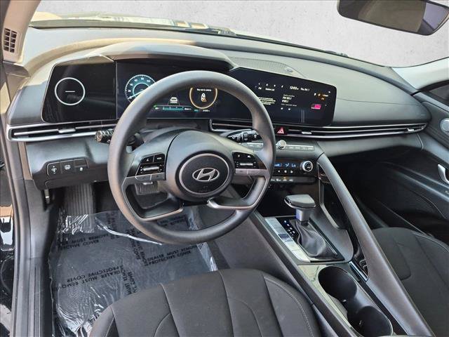Used 2024 Hyundai Elantra Blue FWD image 9