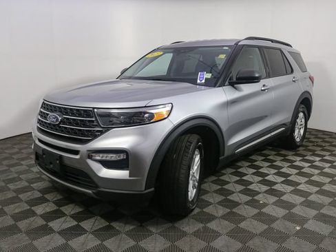 Used 2023 Ford Explorer XLT w/ Equipment Group 202A AWD/4WD image 5