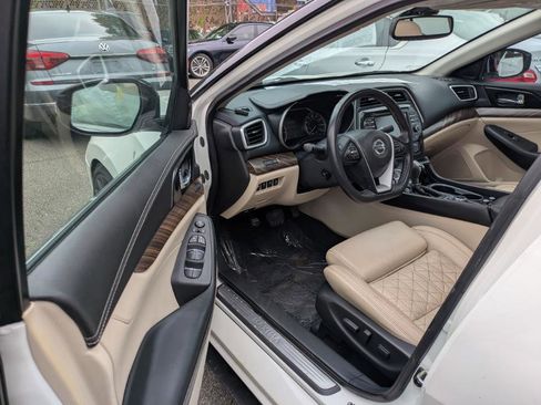 Used 2016 Nissan Maxima Platinum image 2