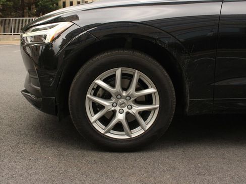 Used 2019 Volvo XC60 T5 Momentum w/ Multimedia Package AWD/4WD image 11