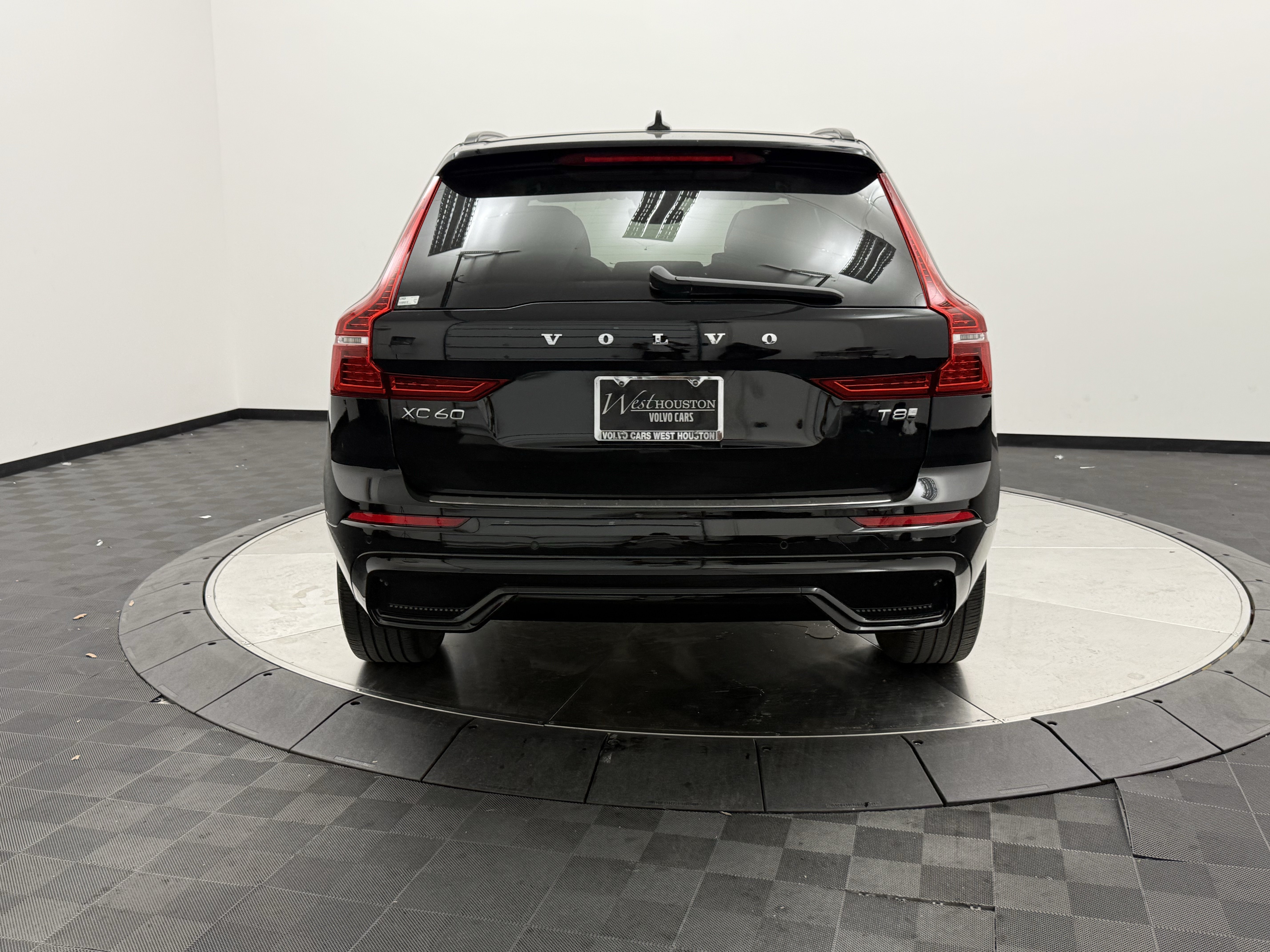 Certified 2025 Volvo XC60 T8 Core w/ Protection Package Premier AWD/4WD image 6