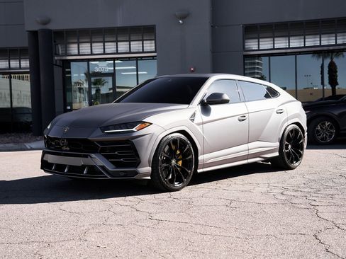 Used 2021 Lamborghini Urus image 5