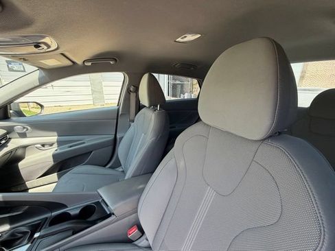 Used 2021 Hyundai Elantra SE FWD image 14