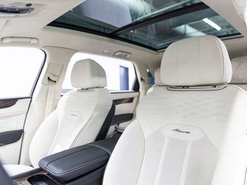 New 2025 Bentley Bentayga Extended Wheelbase image 28