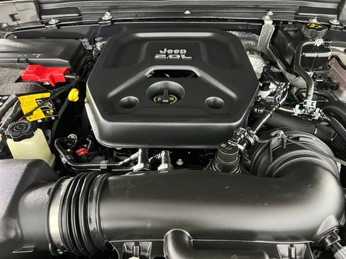 Used 2024 Jeep Wrangler Sport S image 30