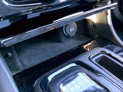 Used 2023 Chrysler 300 S image 34