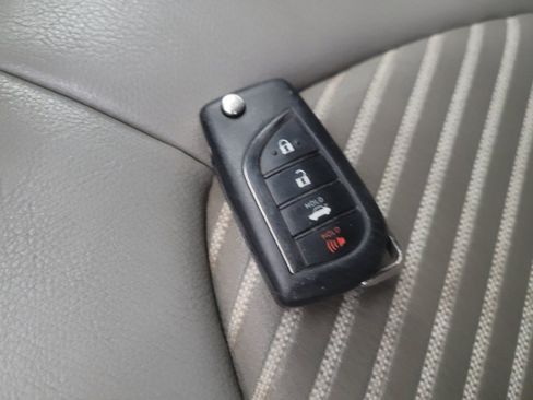 Used 2021 Toyota Camry SE image 32