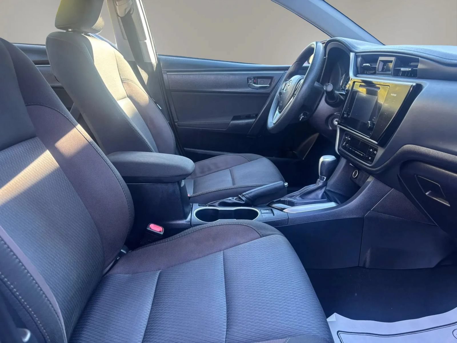 Used 2017 Toyota Corolla LE FWD image 12