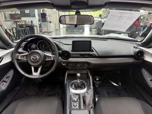 Used 2016 MAZDA MX-5 Miata Club RWD image 16