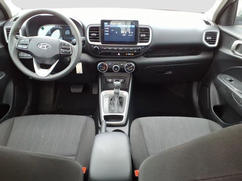 Used 2025 Hyundai Venue SE image 7