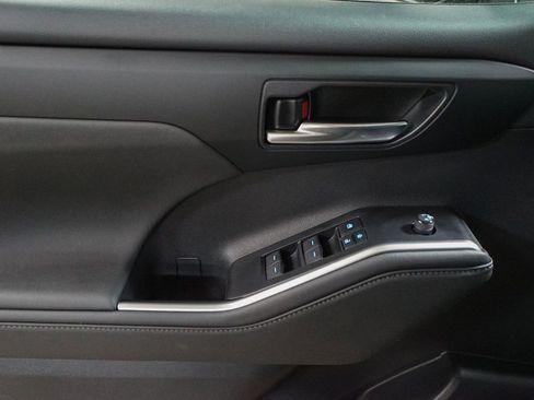 New 2026 Toyota Highlander XLE image 32