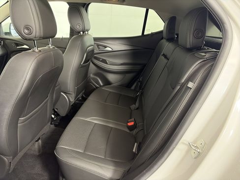 Used 2022 Buick Encore GX Essence w/ Advanced Technology Package image 7