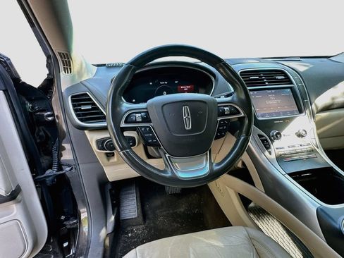 Used 2020 Lincoln Nautilus FWD w/ Equipment Group 101A image 11
