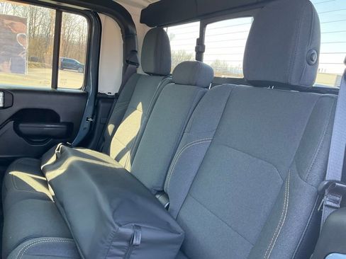 Used 2024 Jeep Gladiator Sport image 20