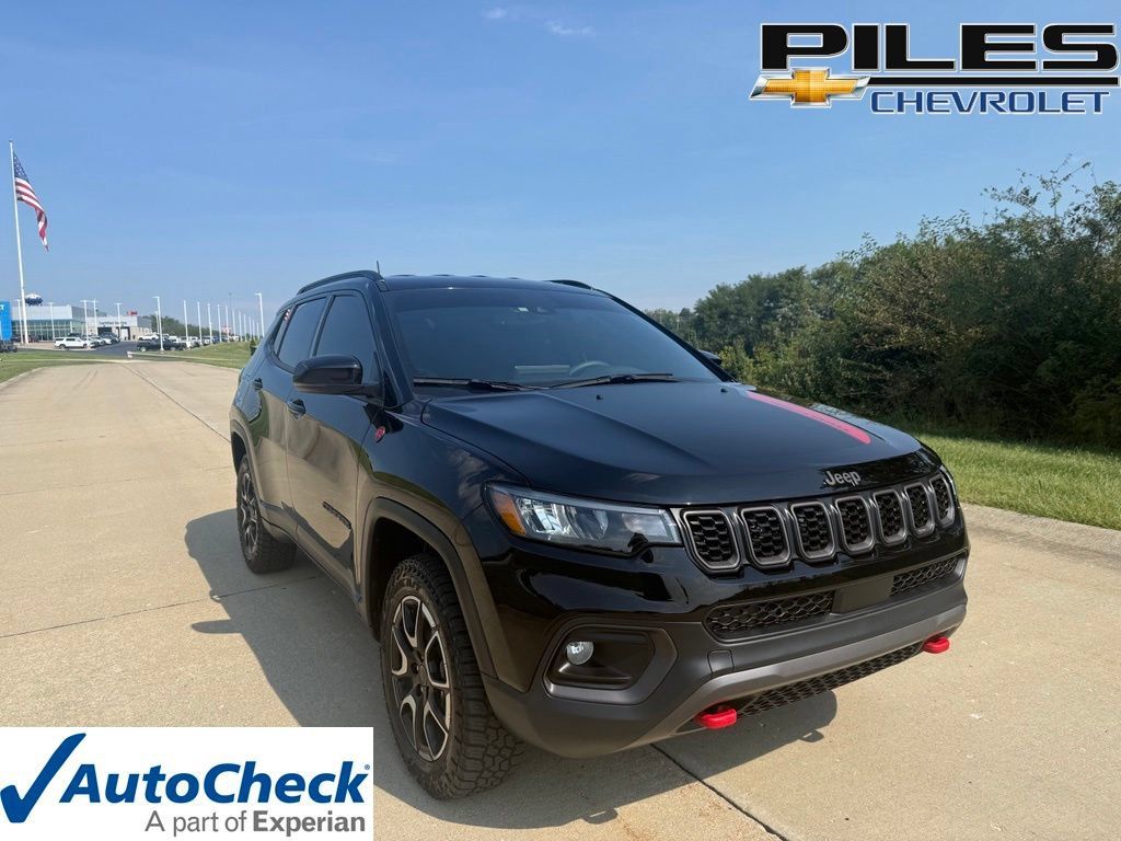 Used 2026 Jeep Compass Trailhawk AWD/4WD image 1