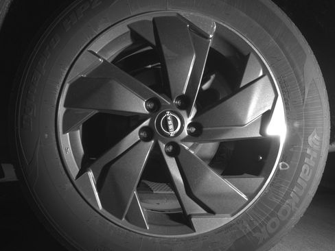 Used 2025 Nissan Rogue SV image 14
