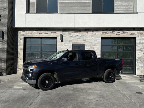 Used 2024 Chevrolet Silverado 1500 LT AWD/4WD image 6