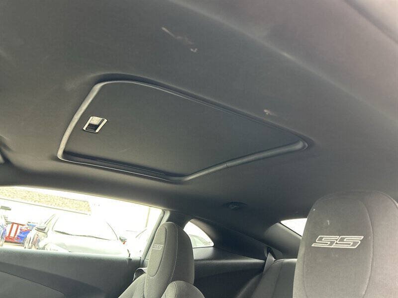 Used 2010 Chevrolet Camaro SS w/ RS Package RWD image 12