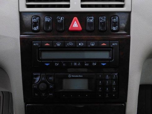 Used 1999 Mercedes-Benz E 320 4MATIC Sedan image 29