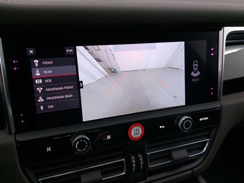 Used 2025 Porsche Macan image 25