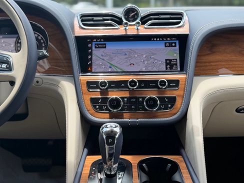 New 2026 Bentley Bentayga AWD/4WD image 20