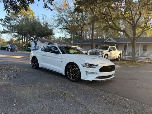 Used 2018 Ford Mustang GT image 4