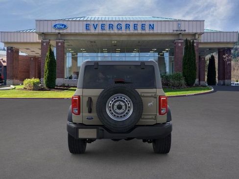 New 2025 Ford Bronco 4-Door image 5