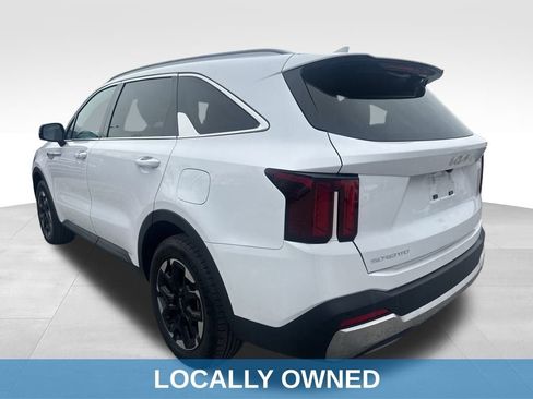 Used 2024 Kia Sorento S image 4