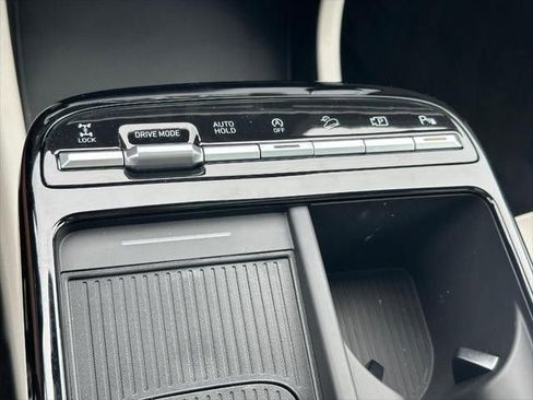 Used 2025 Hyundai Tucson Limited image 16