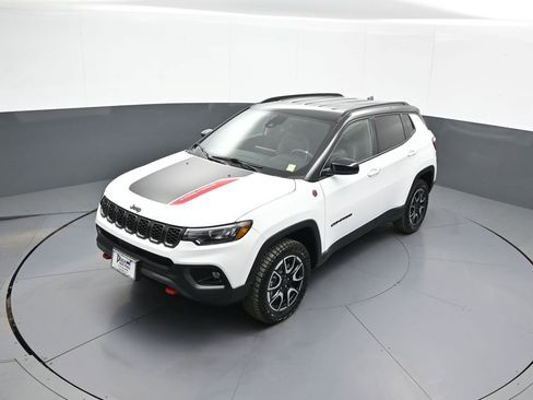 Used 2025 Jeep Compass Trailhawk AWD/4WD image 33