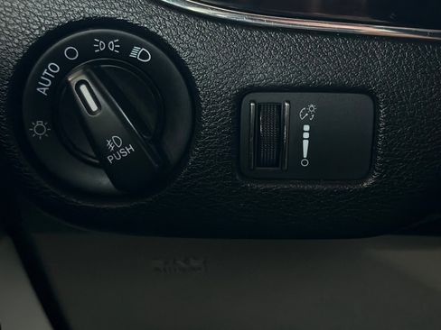 Used 2017 Dodge Grand Caravan SXT image 36