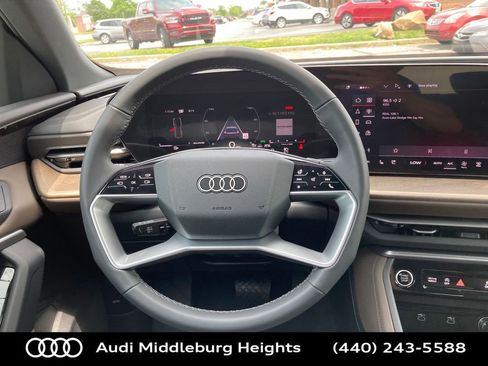 Used 2025 Audi Q5 Premium w/ Convenience Package image 32