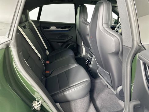 Certified 2025 Porsche Macan Electric image 27