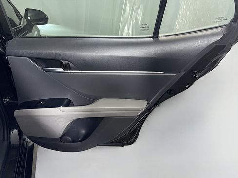 Used 2020 Toyota Camry LE image 27