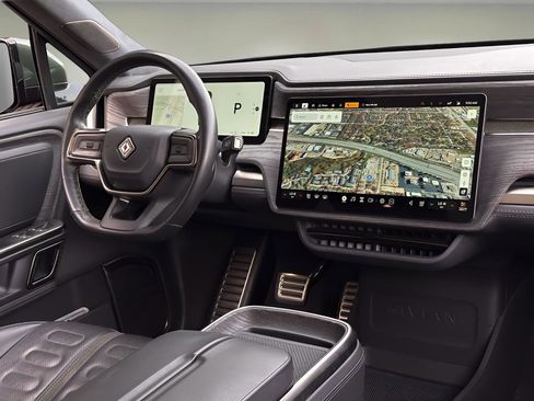 Used 2023 Rivian R1S Adventure image 10