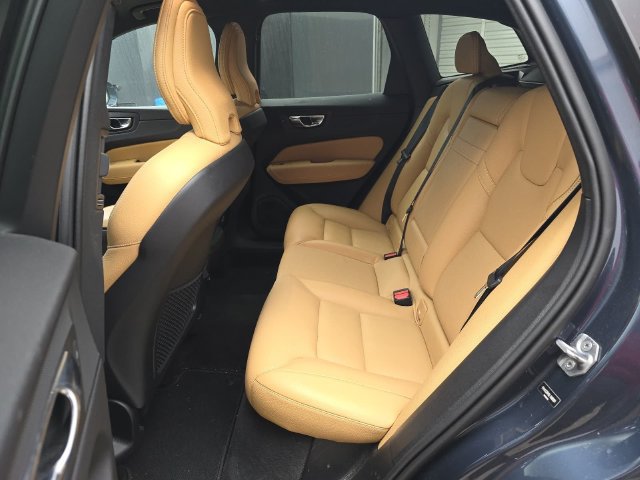 Used 2020 Volvo XC60 T6 Momentum AWD/4WD image 26