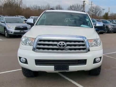 Used 2016 Toyota Sequoia Platinum image 3