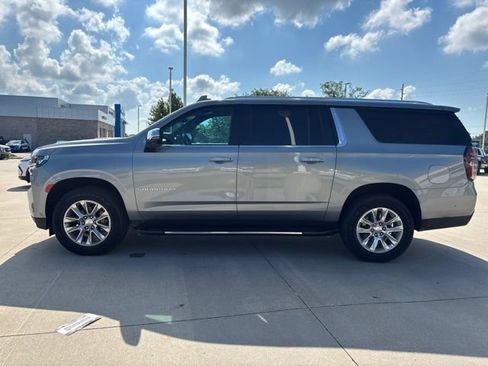 Used 2024 Chevrolet Suburban Premier w/ Advanced Technology Package AWD/4WD image 10