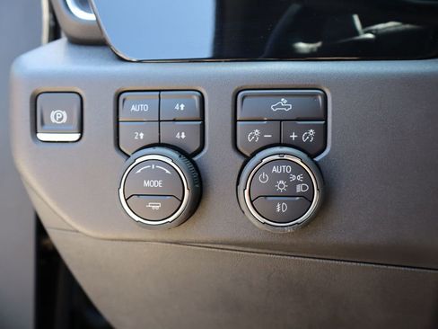Used 2024 Chevrolet Silverado 1500 LT Trail Boss w/ Convenience Package II AWD/4WD image 16