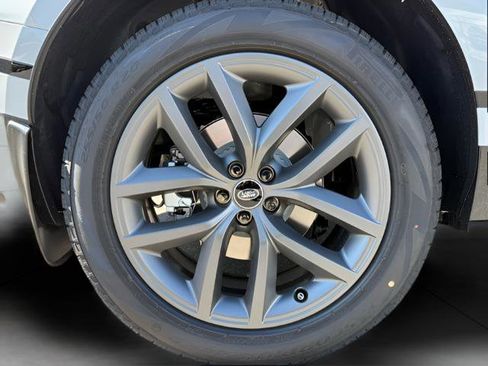 New 2026 Land Rover Range Rover Velar Dynamic SE image 12