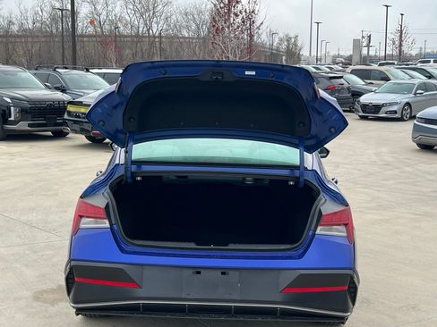 Certified 2025 Hyundai Elantra Limited image 15