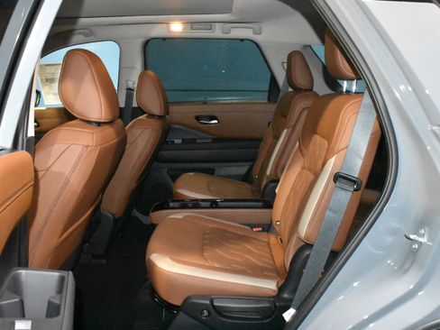 New 2026 Nissan Pathfinder Platinum image 19