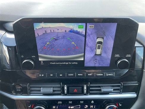 Used 2025 Nissan Pathfinder SL w/ Black Appearance Package image 21