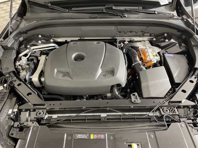Certified 2025 Volvo XC60 T8 Plus w/ Protection Package Premier AWD/4WD image 39