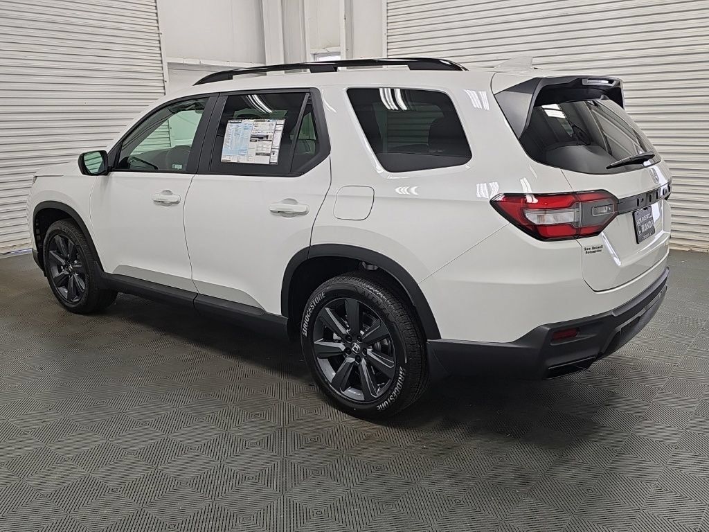 New 2026 Honda Pilot Sport image 5