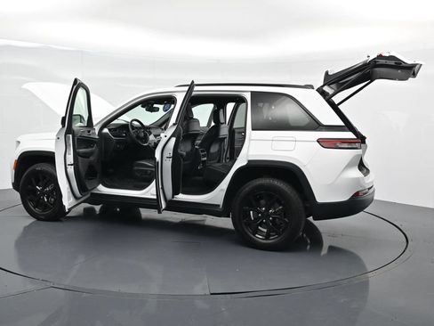 Used 2024 Jeep Grand Cherokee Altitude AWD/4WD image 42