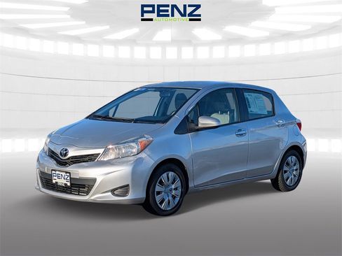 Used 2012 Toyota Yaris SE image 3